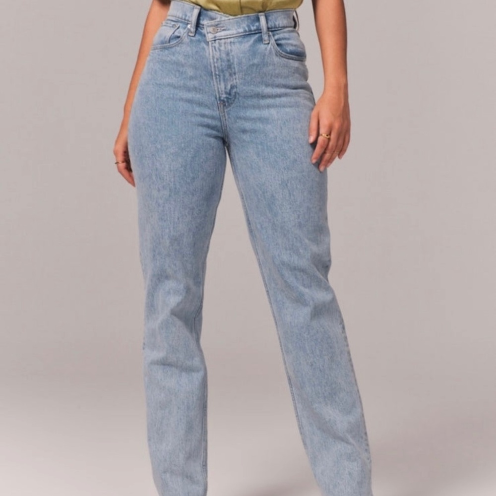 Abercrombie & Fitch Curve Love Straight Leg